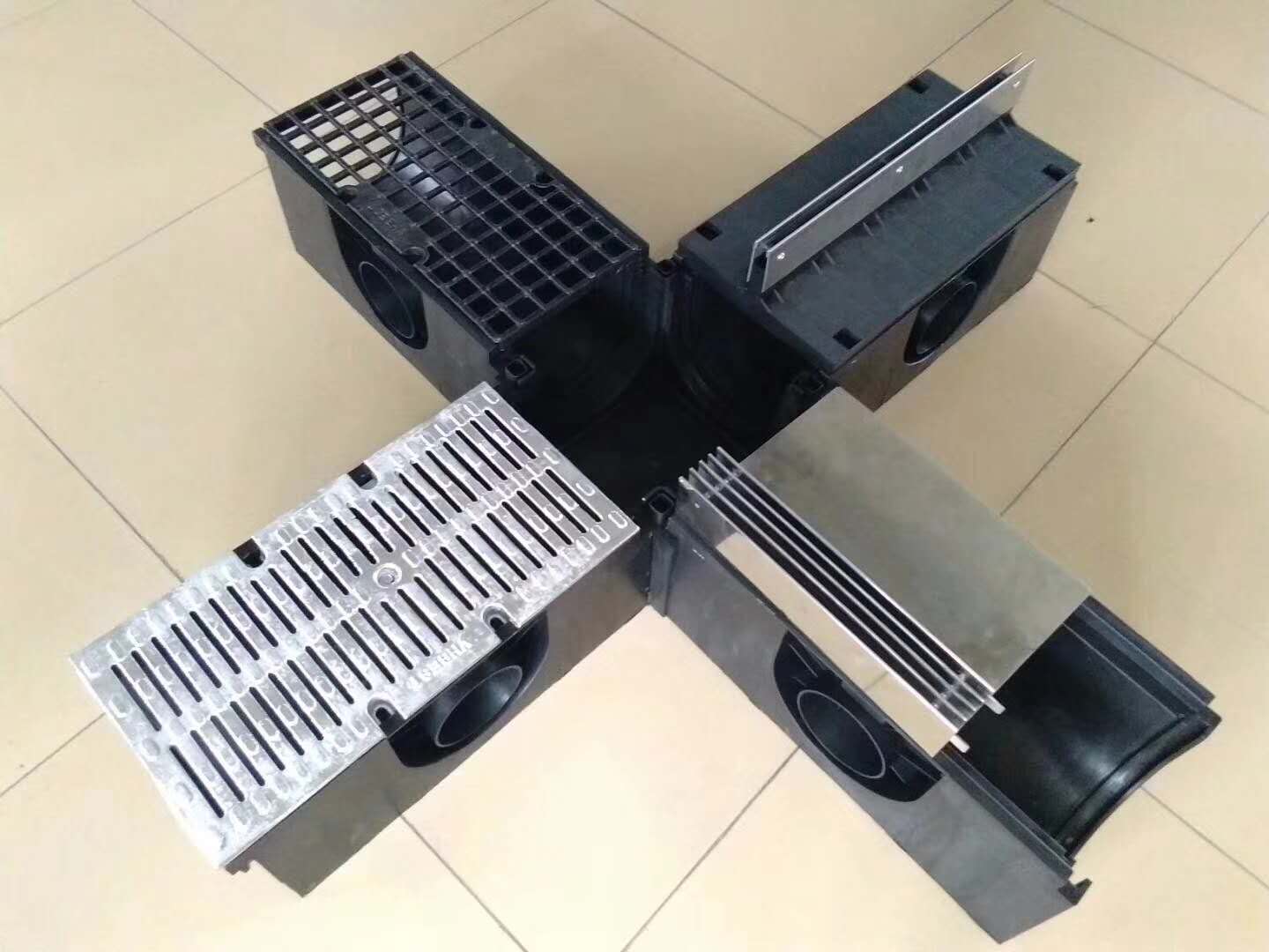 / /